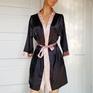 Short & silky black robe with pink trim